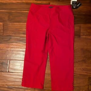 Red stretch capris